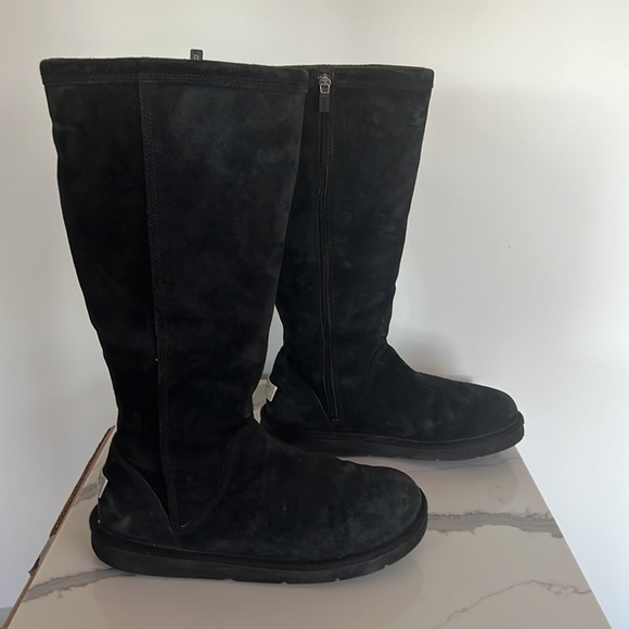 Women’s Ugg Boots - Picture 2 of 7